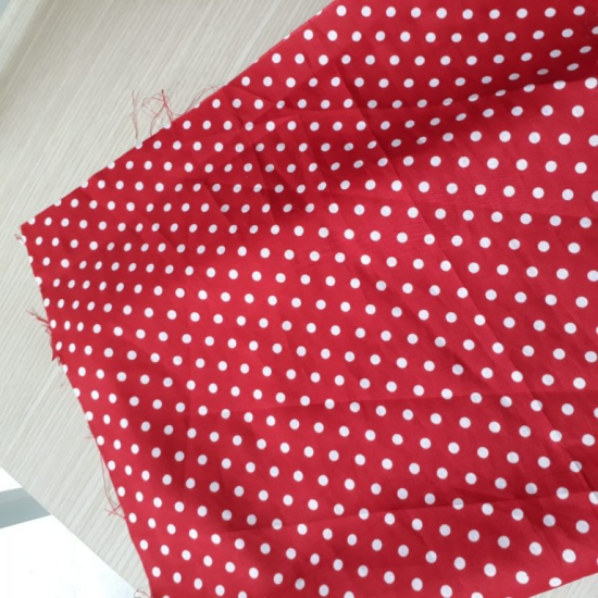Vải poly 100% nhuộm bông đỏ chấm bi