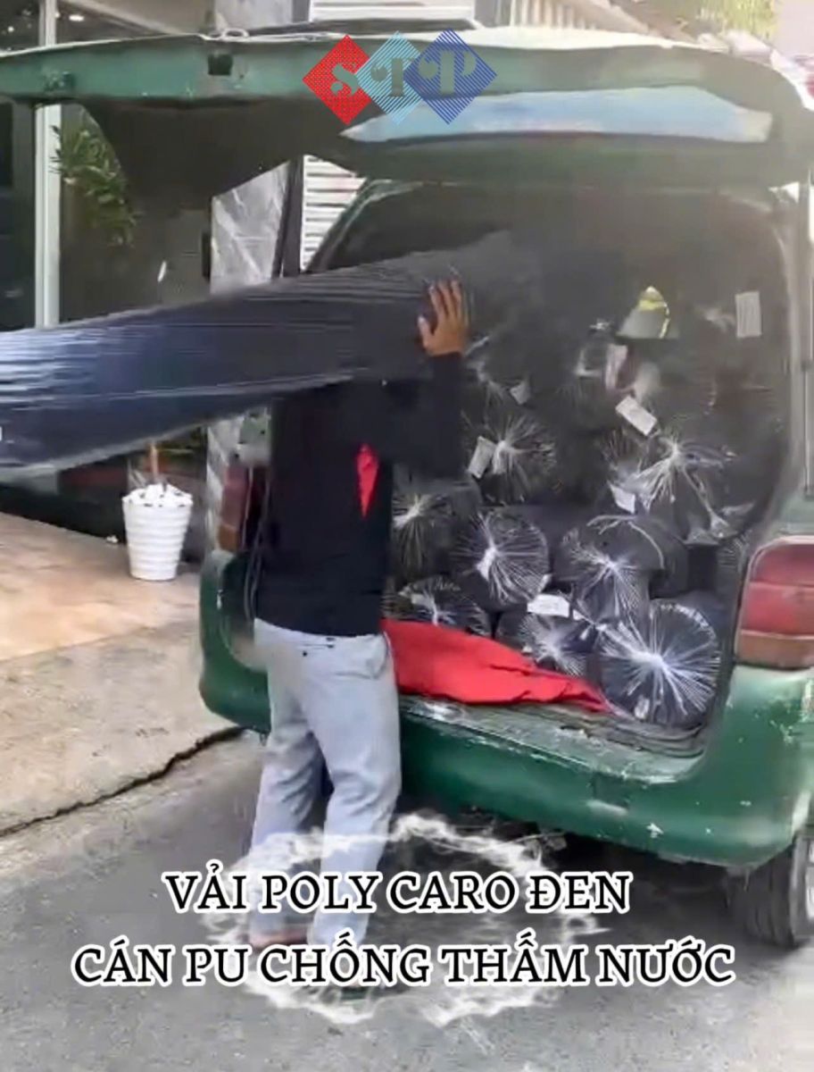 Giao Hàng Vải Poly Caro Đen Cán Pu Chống Thấm Nước