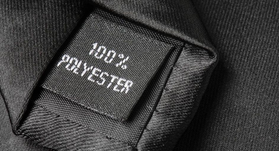 vải 100 polyester có nóng không