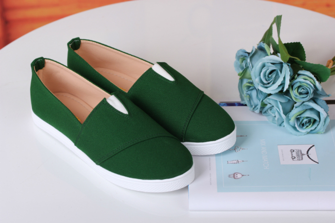 Mẫu giày canvas không dây thời trang